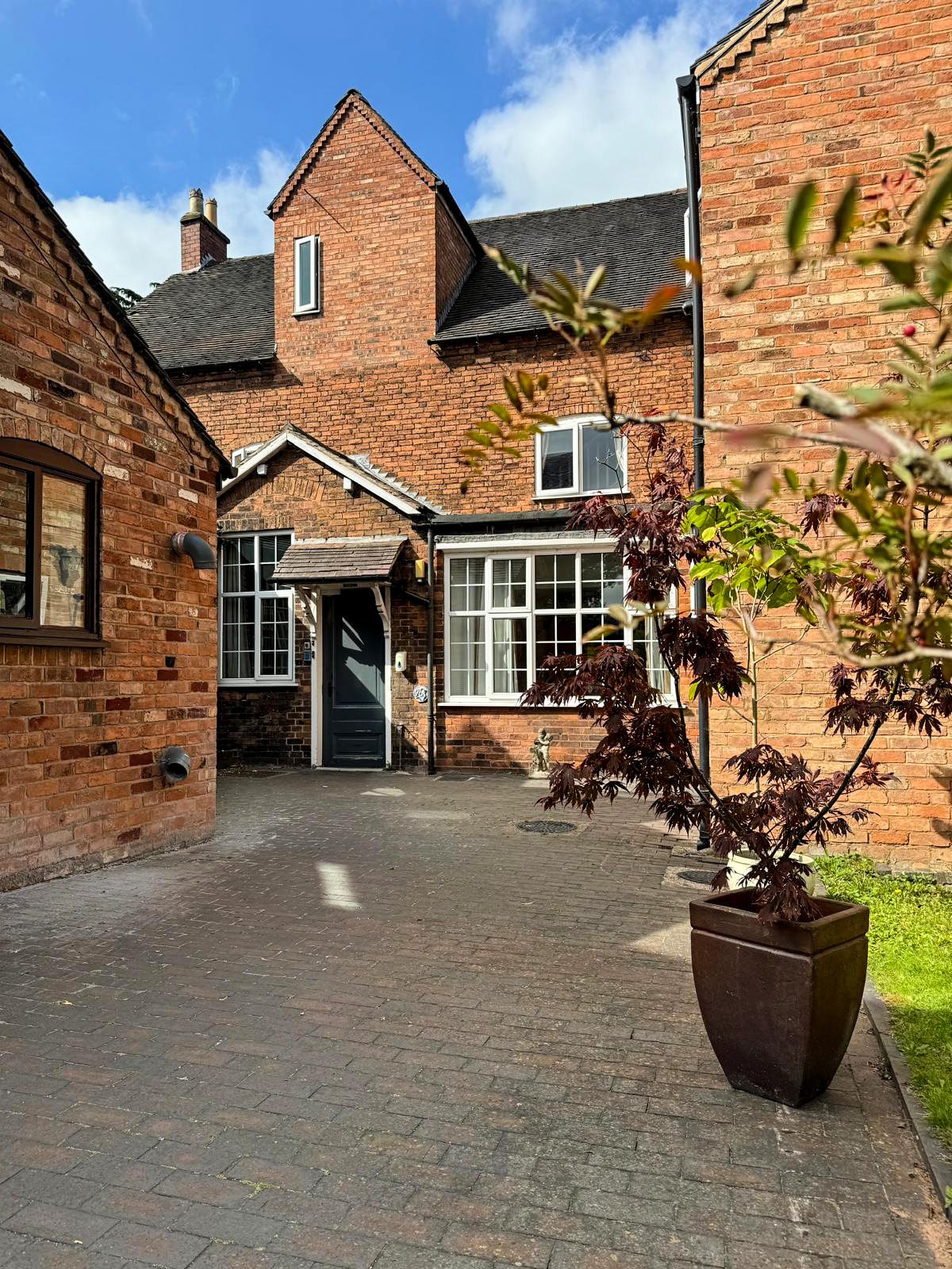watford house care home courtyard