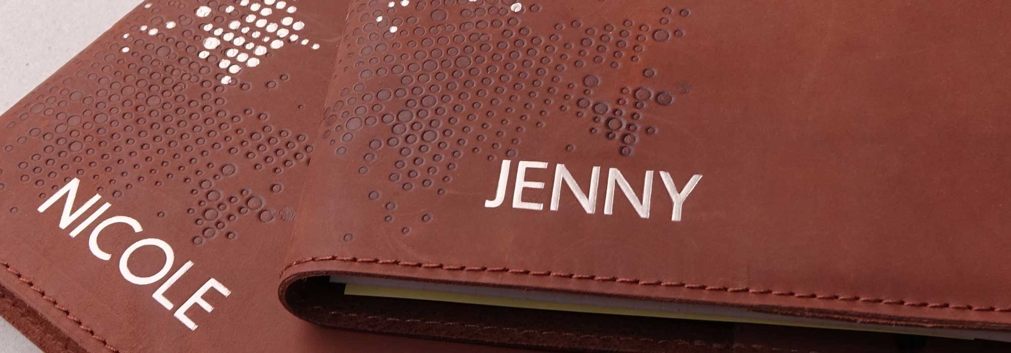 Tiefe Lederpraegung personalisiert