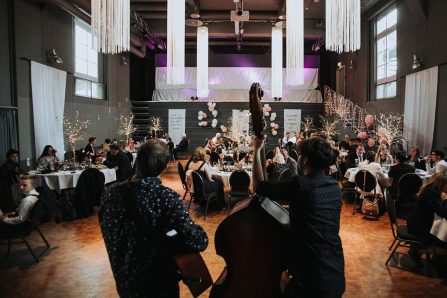 Liveband fuer Firmenfeier Street Radio beim Dinner