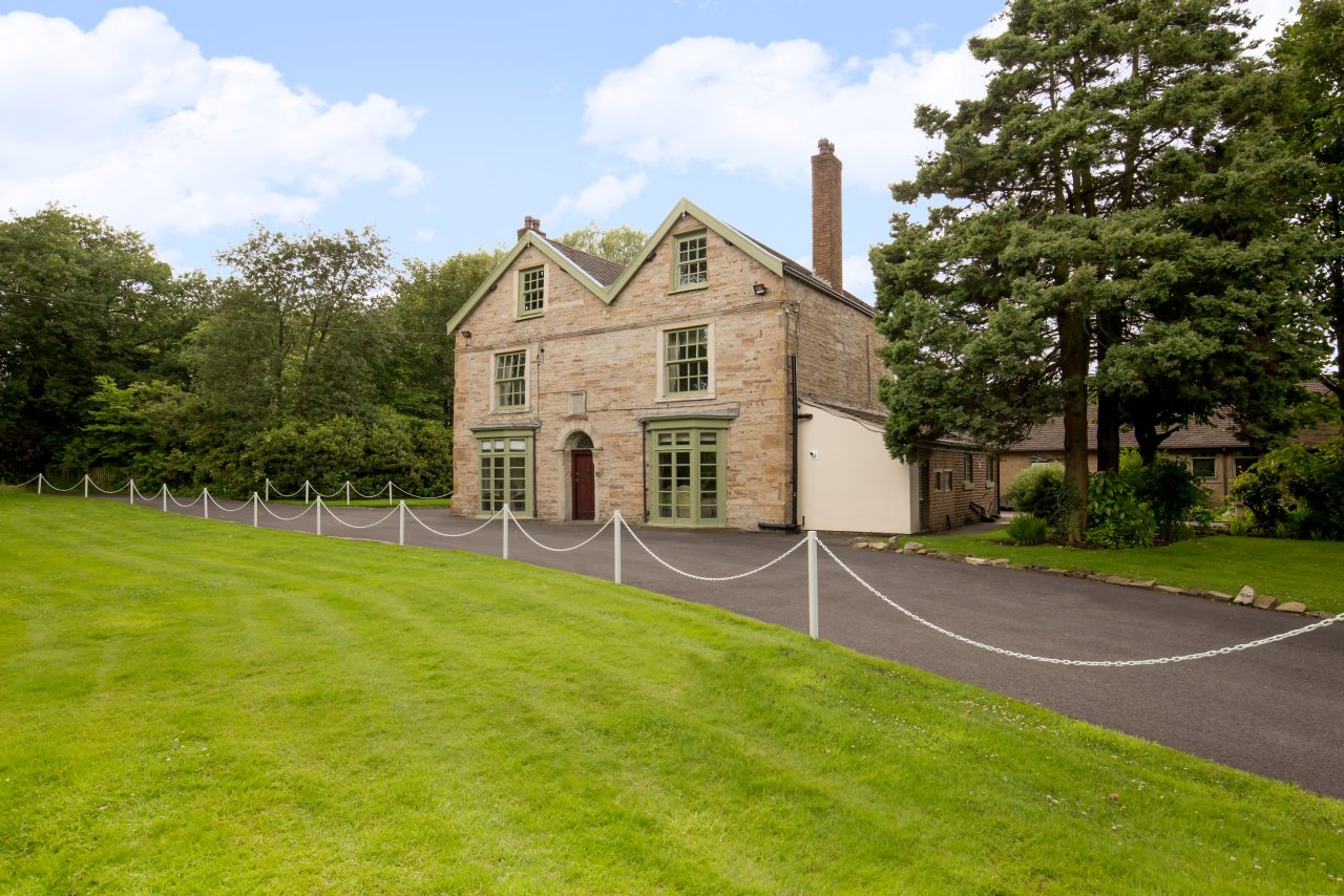 Dean Wood Manor