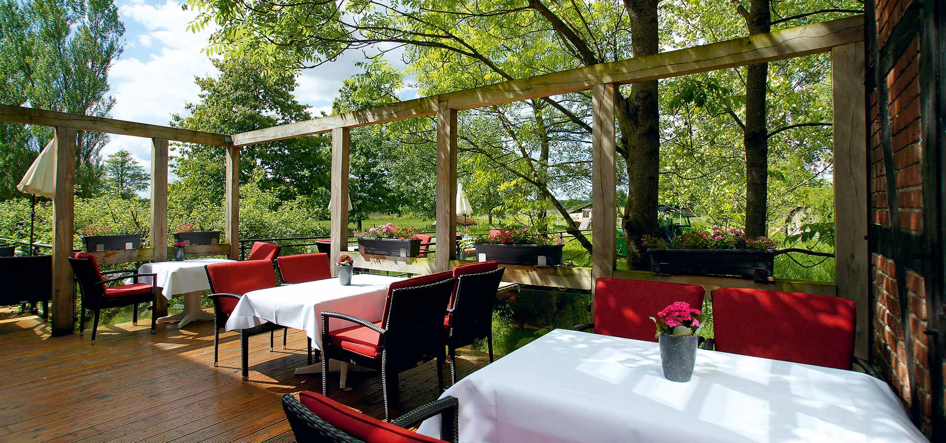 Hotel &amp; Restaurant Brackstedter Mühle Wolfsburg - Terrasse 02