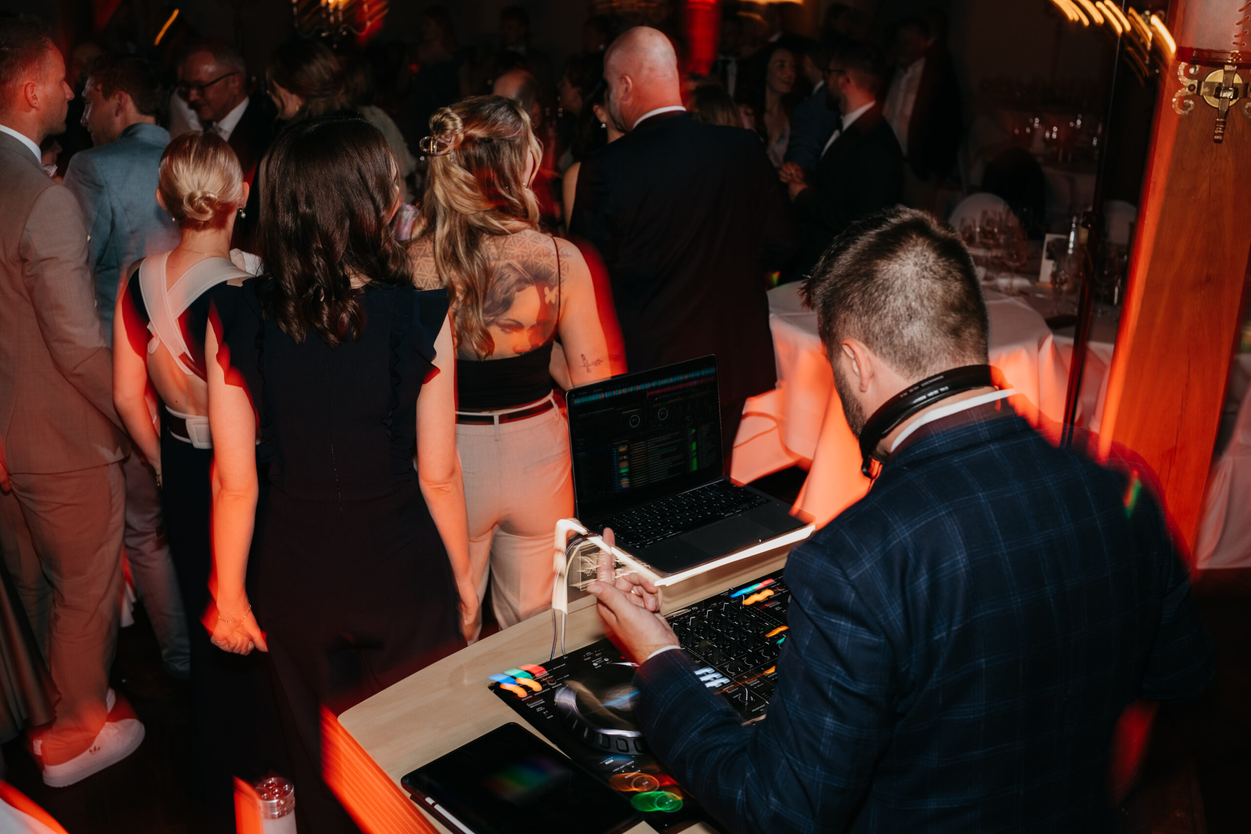 DJ Hendrik