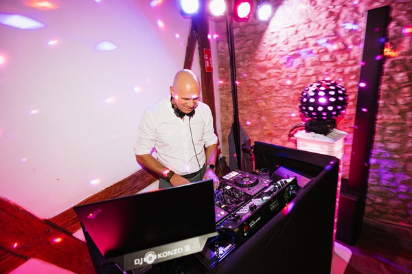 DJ am Auflegen auf Hochzeit in Rheinhessen