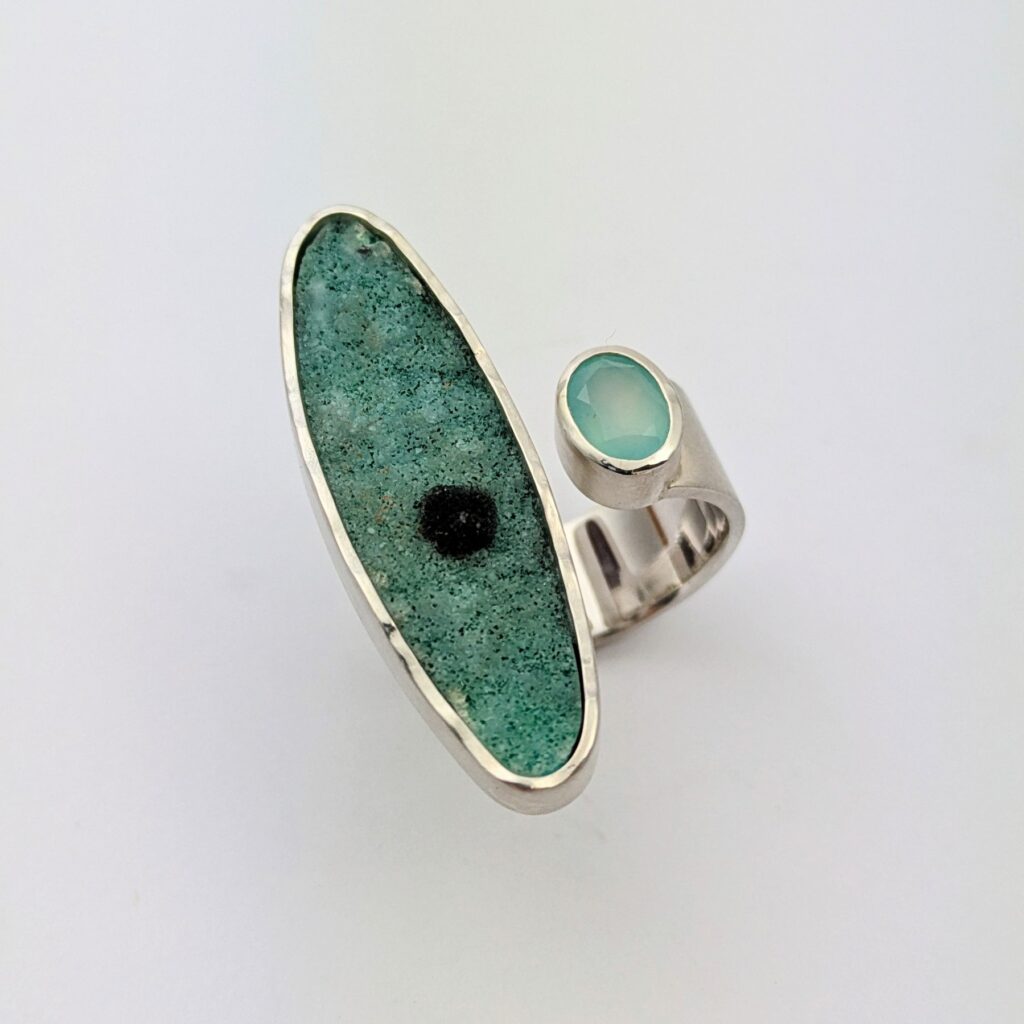 Ring mit Quarz und Chalcedon