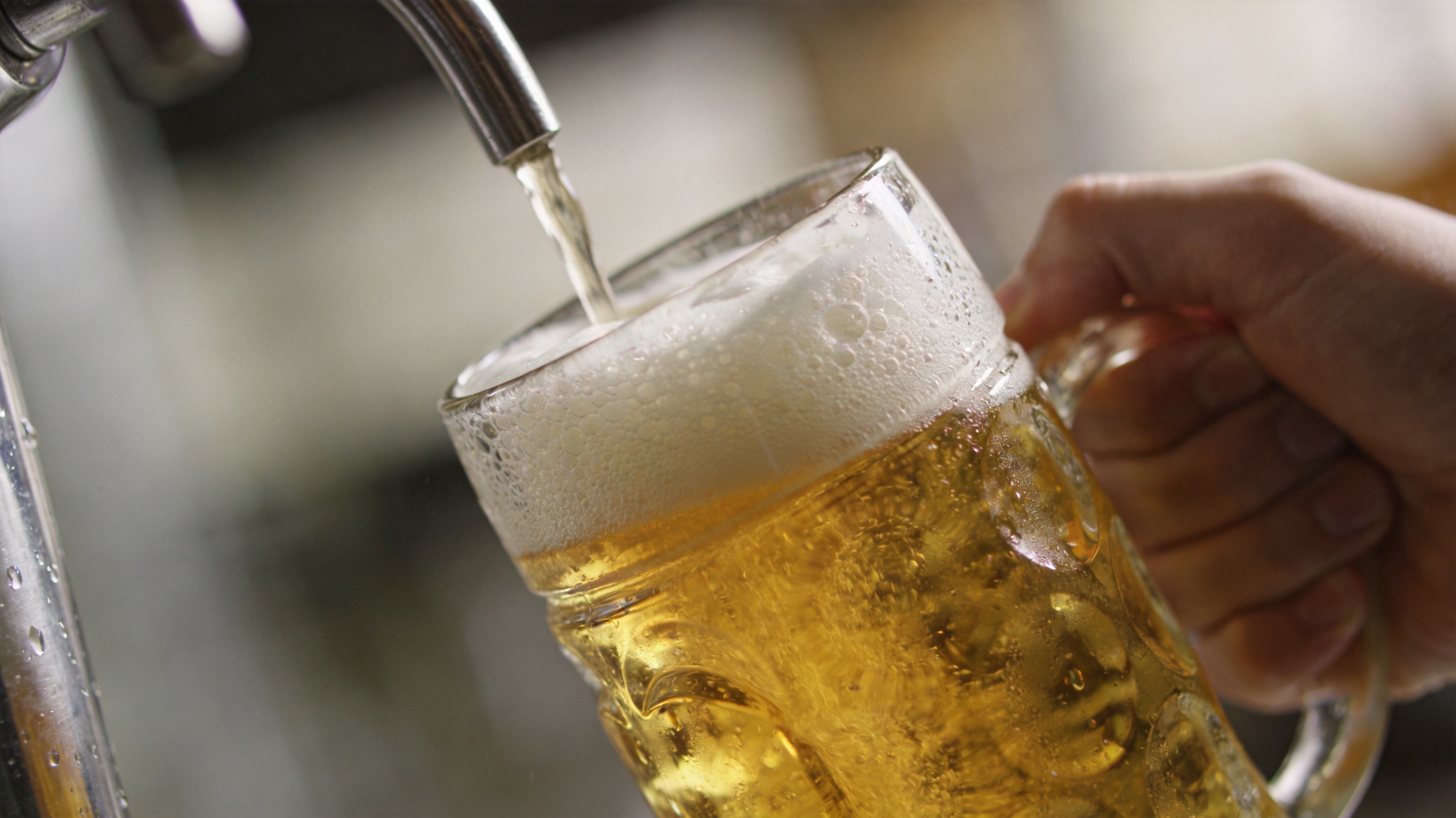 The Art of the Pour: Proper German Beer Serving Techniques